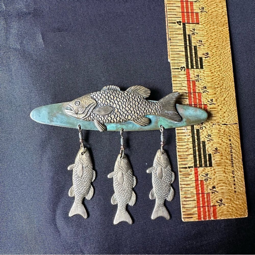 Vintage Brass and Verdi Gris Fisherman’s Hat Pin Badge Brooch - Picture 7 of 10